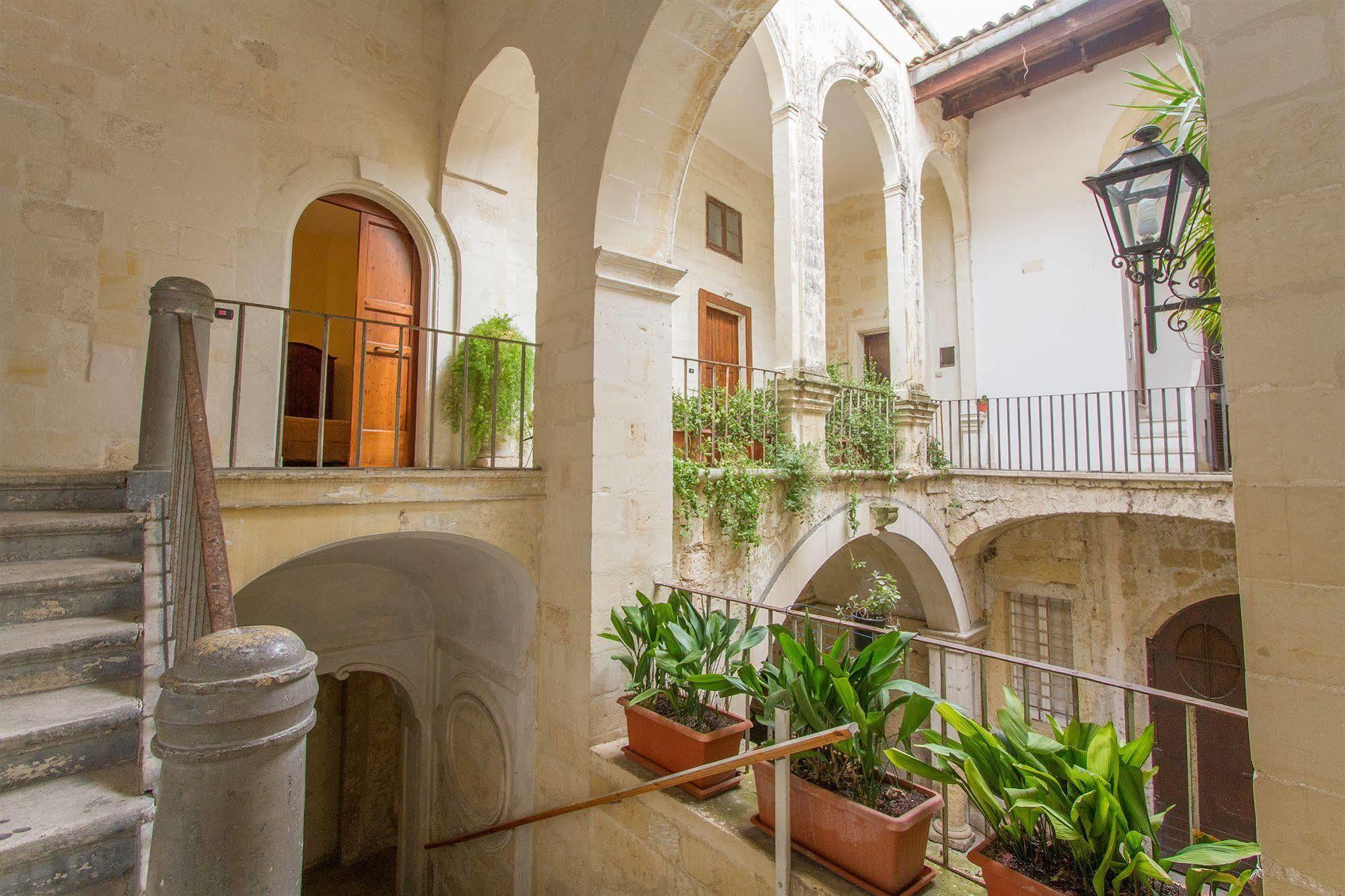 B&B Casa Li Santi Lecce Exterior foto